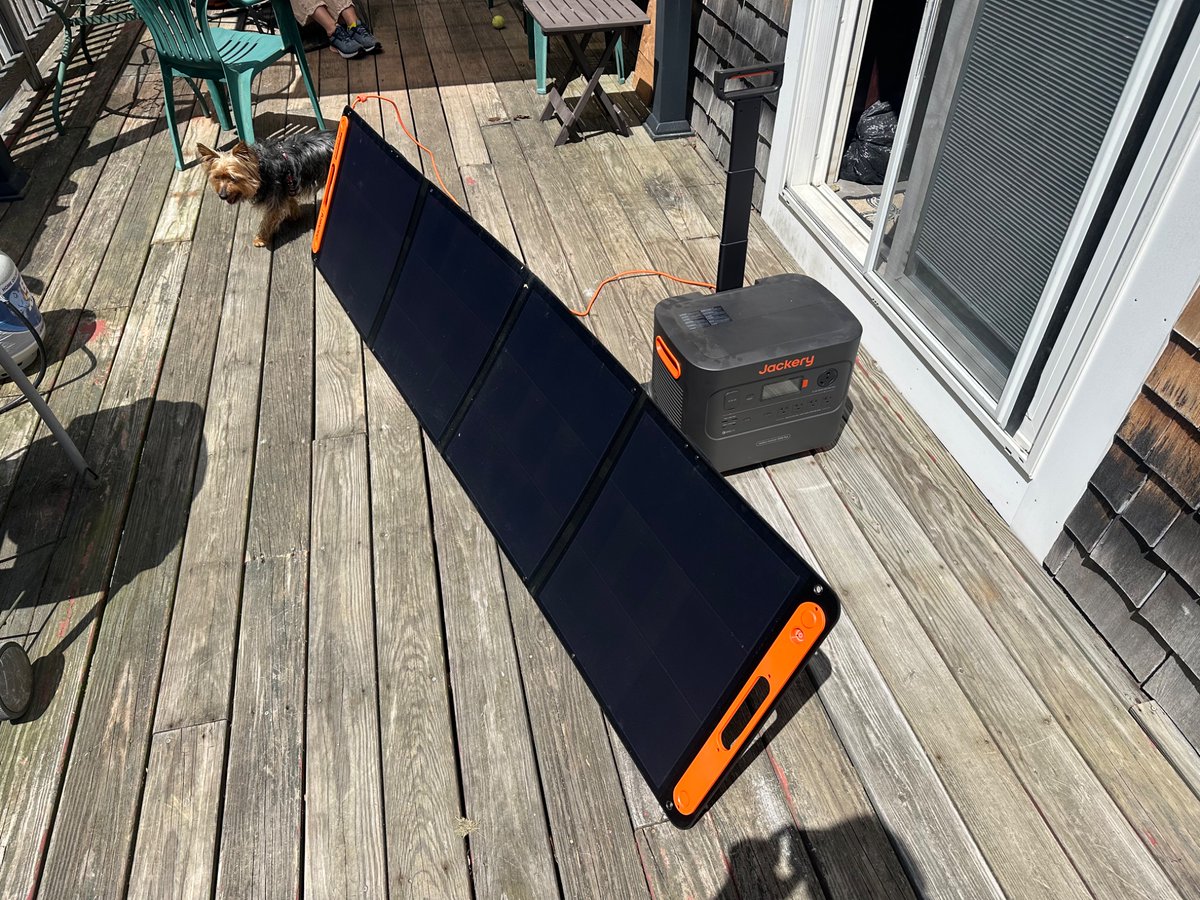 James_McGinniss's tweet image. This is the future. Solar everywhere, green paradise @JessePeltan