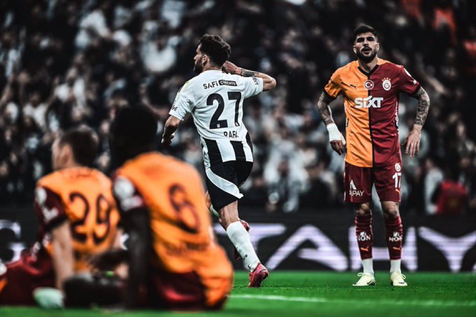 tarihin en iyi derbi fotoğrafı şunun bir tık üstü gelmez