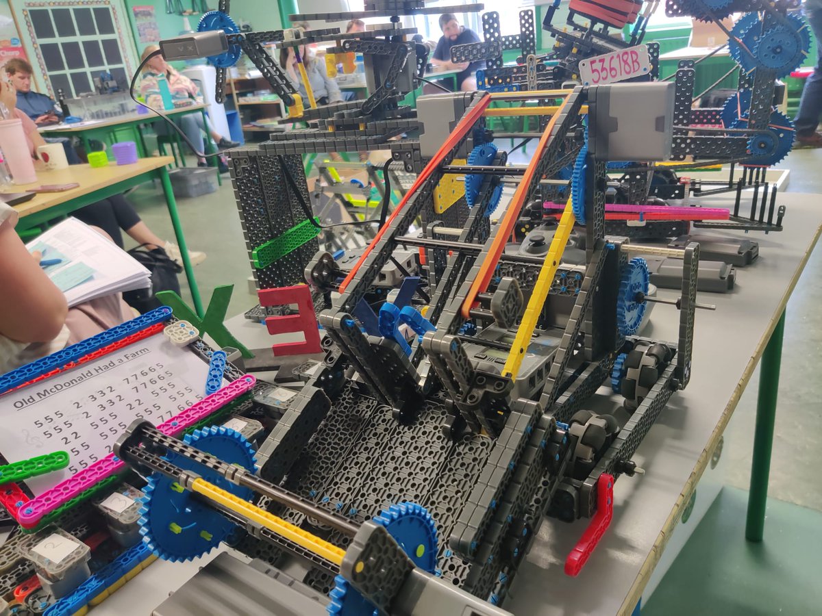 MICSTEMCrAFT's tweet image. No end to the #Robotics we're discussing and learning this week at the teacher summer course #STEM @Education_Ire in two locations this year #Cork #Limerick