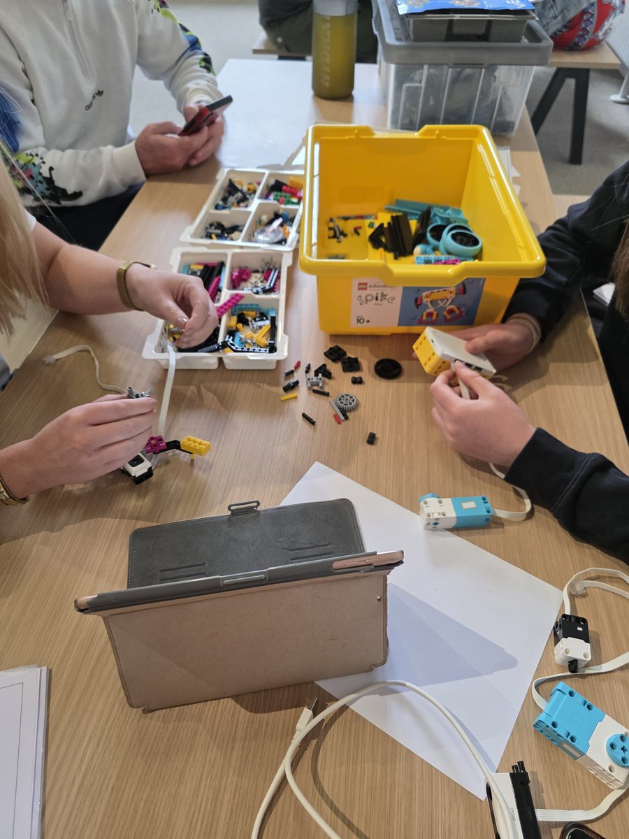 MICSTEMCrAFT's tweet image. No end to the #Robotics we're discussing and learning this week at the teacher summer course #STEM @Education_Ire in two locations this year #Cork #Limerick
