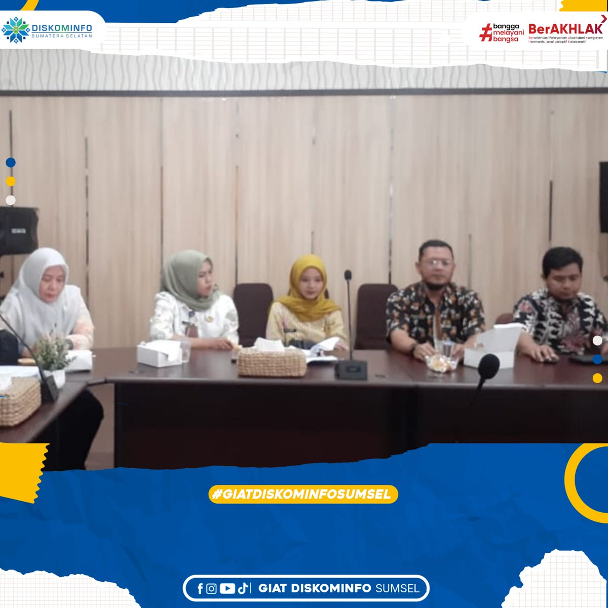 sumsel_maju's tweet photo. Kepala Dinas Kominfo Provinsi Sumatera Selatan *Rika Efianti, S.E., M.M* diwakili Kasi Evaluasi  dan Pelaporan Darma Yustika, https://t.co/k6xiRovsER  memimpin rapat Pembinaan Statistik Sektoral ke-8 di ruang rapat Diskominfo Prov.Sumsel. Jumat (04/07/2025). https://t.co/ENXbOGSMks