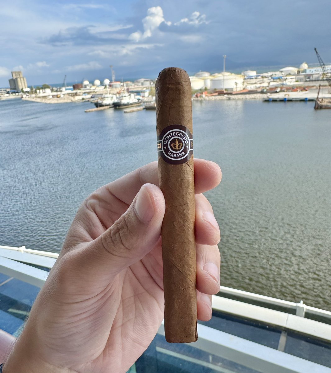 Happy 4th to the Aficionados 🇺🇸💨