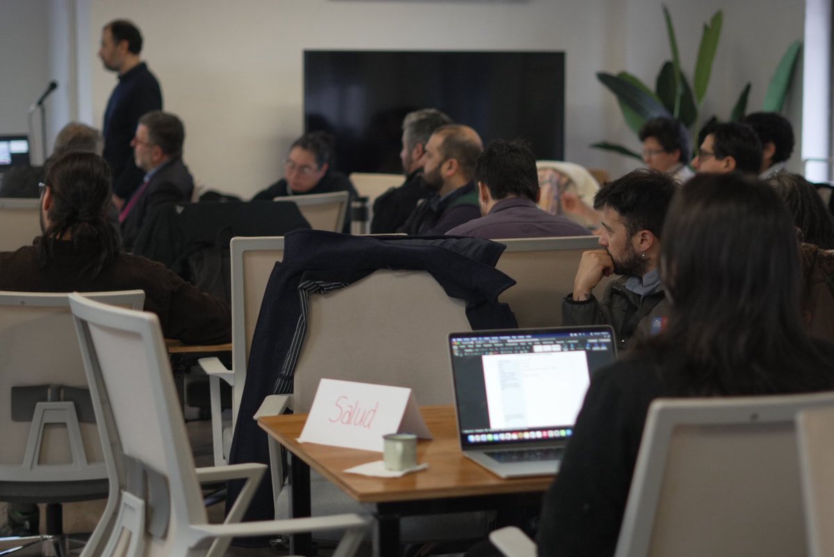 Como plataforma Observa Los Ríos estamos apoyando en la sistematización de mesas sectoriales en el marco de la Sesión ampliada de la Secretaría Técnica Ejecutiva del Comité Estratégico ERD con servicios públicos 👏🏻  <a href="/GOREdeLosRios/">Gobierno Regional de Los Ríos</a> <a href="/corporacionlosr/">Corporación de Desarrollo Productivo Los Ríos</a> <a href="/fomentolosrios/">@FomentoLosRios</a> <a href="/UAustraldeChile/">Universidad Austral de Chile</a>