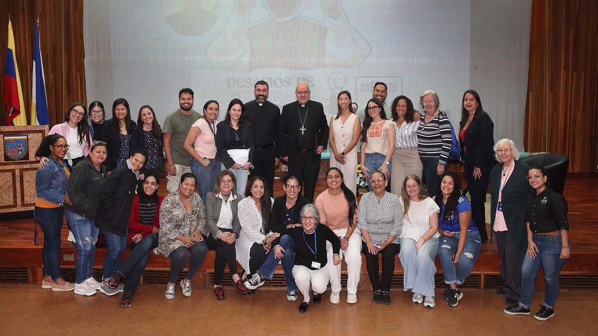 🇻🇦Nuncio apostólico Ortega Martín reflexionó en la UCAB sobre "Desafíos de paz para el papa León XIV". Hizo un llamado a la esperanza y al rechazo de la guerra como solución. Recordó el rol de la Iglesia y del Papa como mediadores y promotores de la paz.
goo.su/2qdNrq