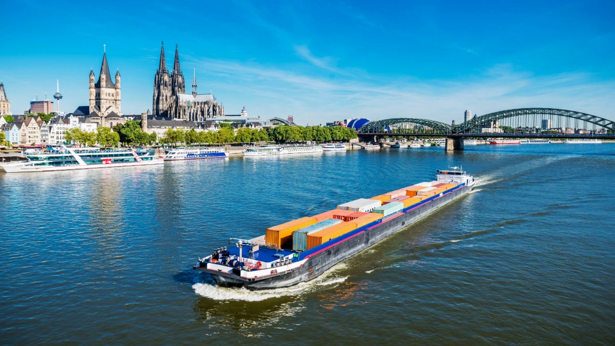 weather2travel's tweet image. Home to one of Europe’s most dramatic cathedrals, a welter of museums, the River Rhine &amp;amp; famously lively nightlife, here’s more on why Cologne has what it takes to be your next exciting city break weather2travel.com/blog/best-thin… @robinmckelvie @GermanyTourism