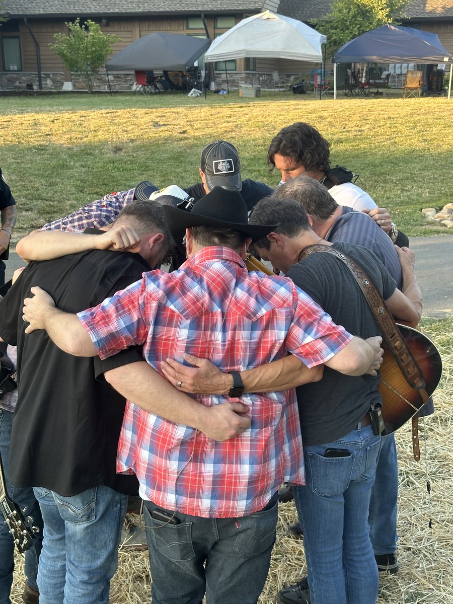 JoeNichols's tweet image. POV: road family on the 4th