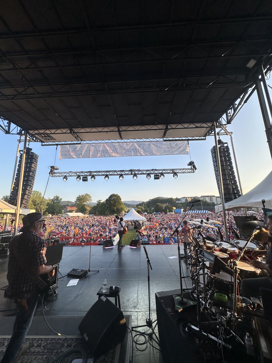 JoeNichols's tweet image. POV: road family on the 4th