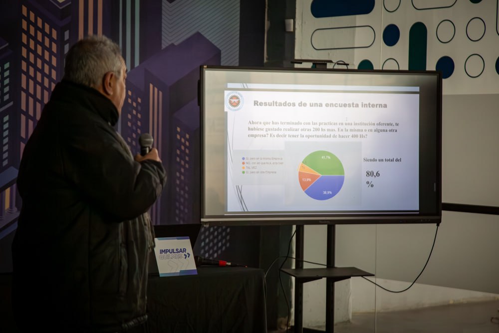 QuilmesMuni's tweet photo. Realizamos el Encuentro de Prácticas Educativas en Ambientes de Trabajo (PEAT) en #QuilmesTEC, una jornada impulsada por el Municipio y la Mesa COPRET para acercar a escuelas técnicas y empresas, y así fortalecer el vínculo entre la educación y el mundo laboral. https://t.co/TdlS5qRFY9