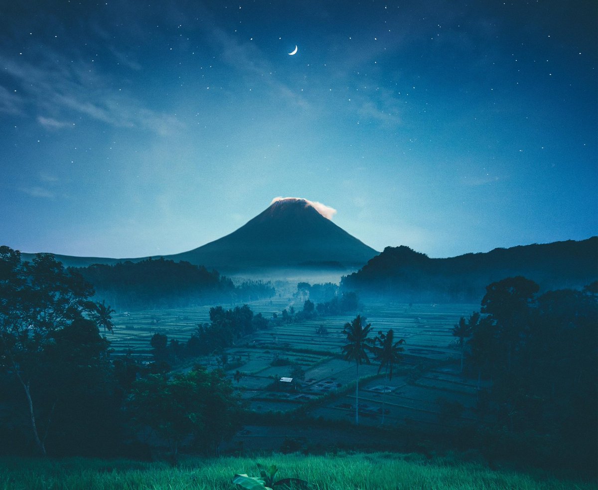 BVEdiciones's tweet image. POESÍA Tres de tres / Três de três. Gustavo Costa y Julio César Aguilar rdbitacoradevuelos.com.mx/2025/07/poesia…