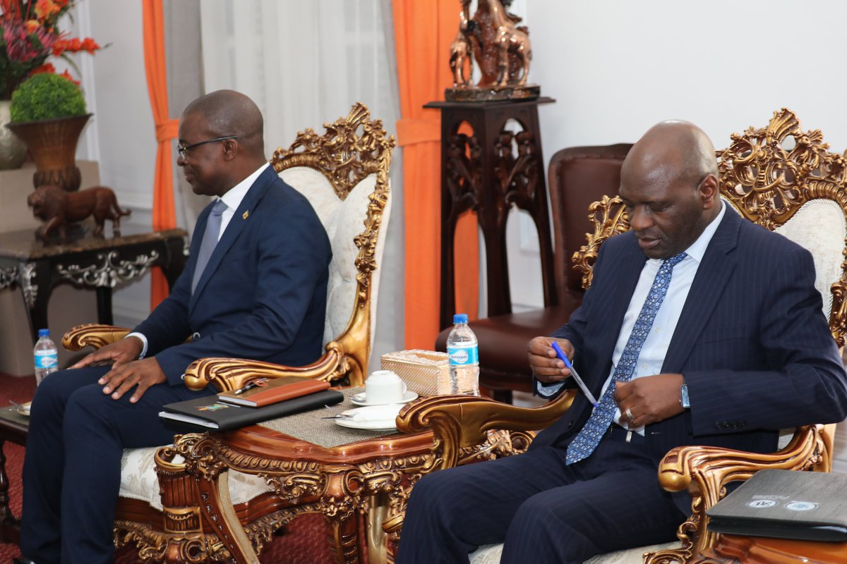 🇿🇼🇪🇸
Today, H.E. President <a href="/edmnangagwa/">President of Zimbabwe</a> received a farewell courtesy call from the outgoing Spanish Ambassador to Zimbabwe, Her Excellency Natividad Isabel Pena Bonilla whose diplomatic tenure is coming to an end.
Ambassador Bonilla said the two countries have opened avenues for