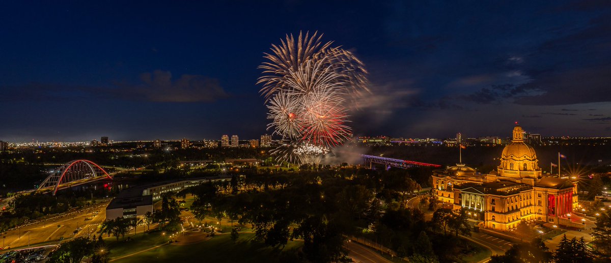 A few more photos from Canada Day! I took these with a wide angle lens (16mm) then cropped them to more of a panoramic look. #yeg #photography #canadaday #symphonytower