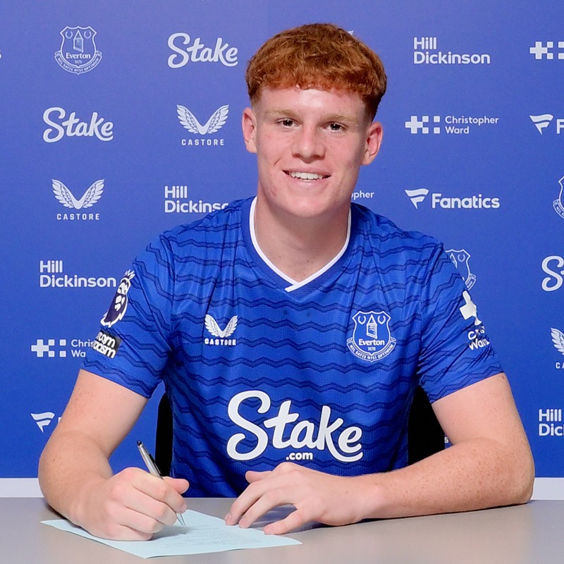 EvertonAcademy's tweet photo. Striker Ceiran Loney has signed his first professional contract with Everton. ✍️

Congrats, Ceiran! 🔵🔽