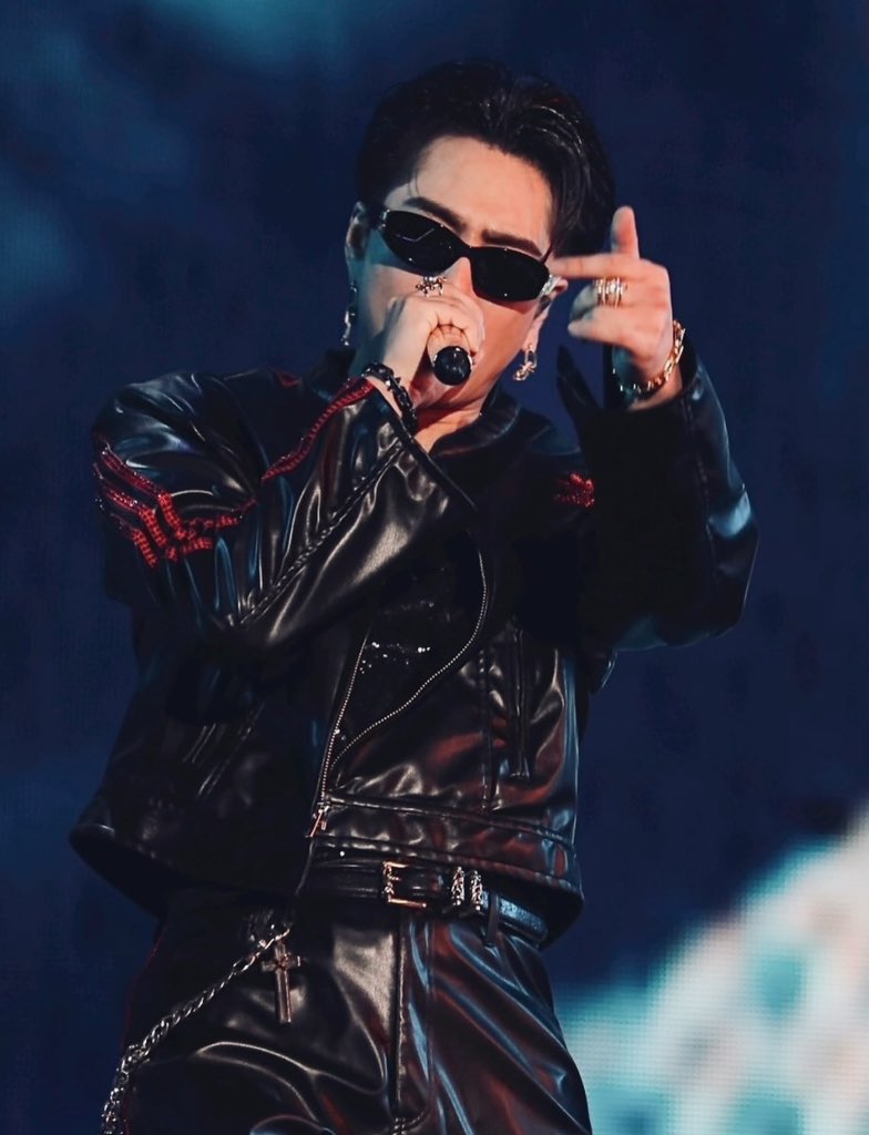 臣くんadidasのジャージ似合いすぎるしカッコ良すぎて言葉失います