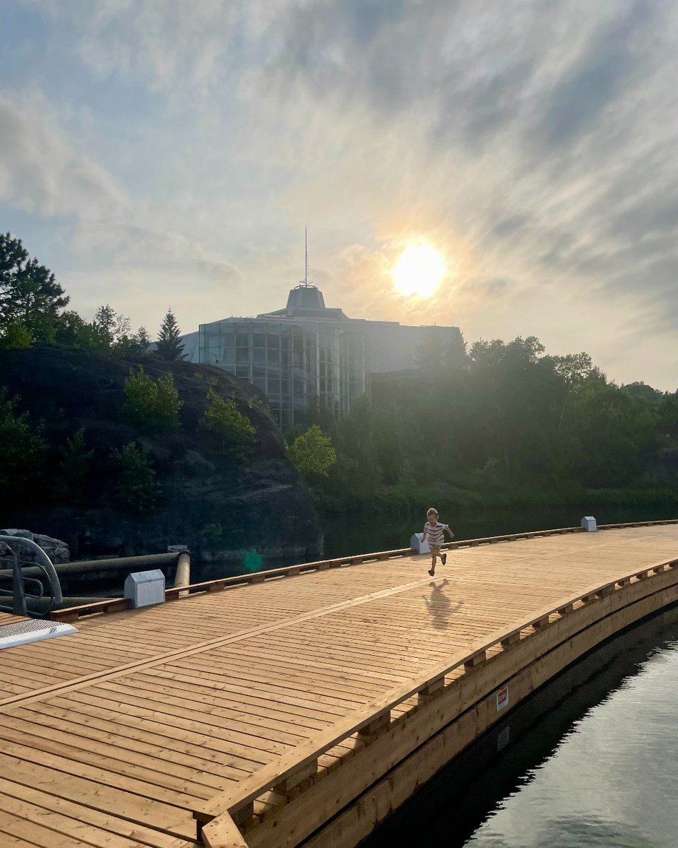 Running into the weekend like… 🏃☀️
Golden hour hits different on the newly reopened Jim Gordon Boardwalk!
📍 Science North, Sudbury ❄️
 
PS: There’s plenty to explore inside too this weekend.