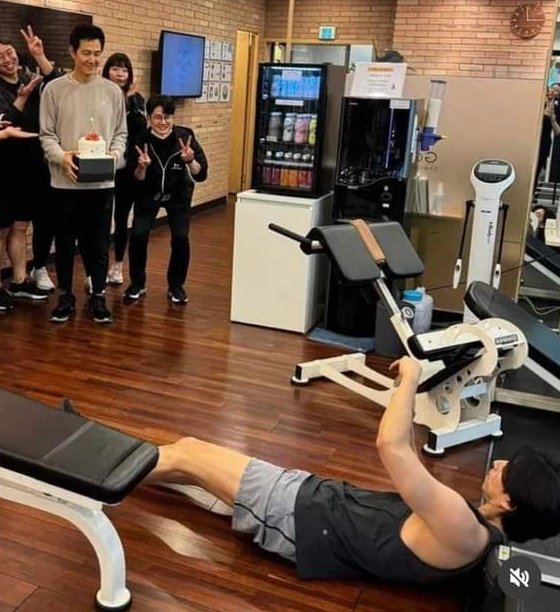 Lee Jung-jae and Gong Yoo 😭