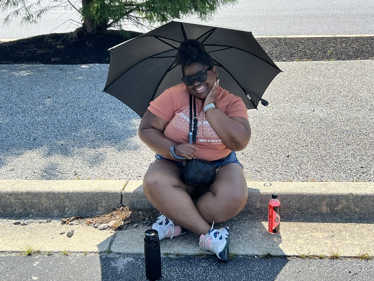 TimReidReporter's tweet image. BEYONCÉ FANS ARE EXCITED: Dozens of fans are camped out in Landover Maryland in a parking lot at Northwest stadium waiting to see the superstar singer.  Concert gets underway at 7 pm Friday night.  Hear from fans at 4 pm and 5 on DC NEWS NOW