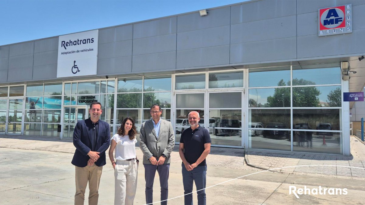 Rehatrans's tweet image. Recibimos a José Martín Castro de #AER y Manuel Castro de #AMDA para impulsar la movilidad inclusiva en el sector automotriz.

¡Avanzamos hacia la libertad y autonomía para todos! 🚗🔧♿️

#Rehatrans #AdaptacióndeVehículos #VehículosAdaptados #MovilidadReducida