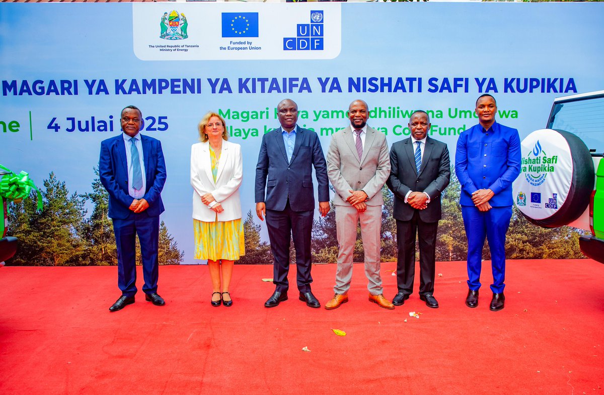 Naibu katibu Mkuu Wizara ya <a href="/Nishati2017/">Nishati</a> anayeshughulikia umeme na nishati Jadidifu, Dkt Khatibu Kazungu  04 Julai, 2025 amepokea magari mawili yatakayotumika kwa ajili ya kampeni ya kuhamasisha na kutoa elimu kwa wananchi kuhusu matumizi ya nishati safi ya kupikia chini ya