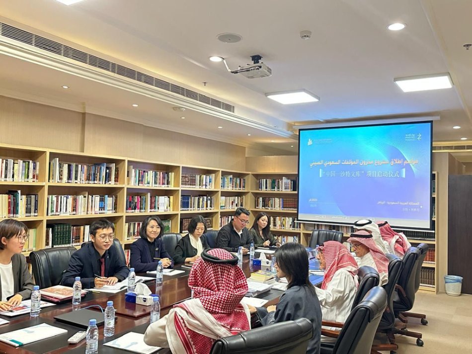 تعاون بحثي جديد بين الرياض وبكين لتعزيز التفاهم الثقافي:  

BETH  الرياض  

استقبل مركز البحوث والتواصل المعرفي بمقره في العاصمة الرياض، وفدًا رفيع المستوى من المركز الصيني العربي لدراسات التعاون الثقافي والسياحي التابع لجامعة بكين للدراسات الدولية،… bethpress.com/News/Details/W…