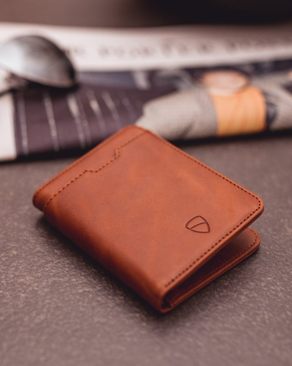 Vaultskin's tweet image. Meet the City Bifold Wallet - made for EUR &amp;amp; GBP. RFID-blocking, slim, and crafted from premium leather. Perfect for life in London, Berlin, or wherever your day takes you. Smart, stylish, secure.

#vaultskin #slimwallet #rfidwallet #mensfashion #everydaycarry