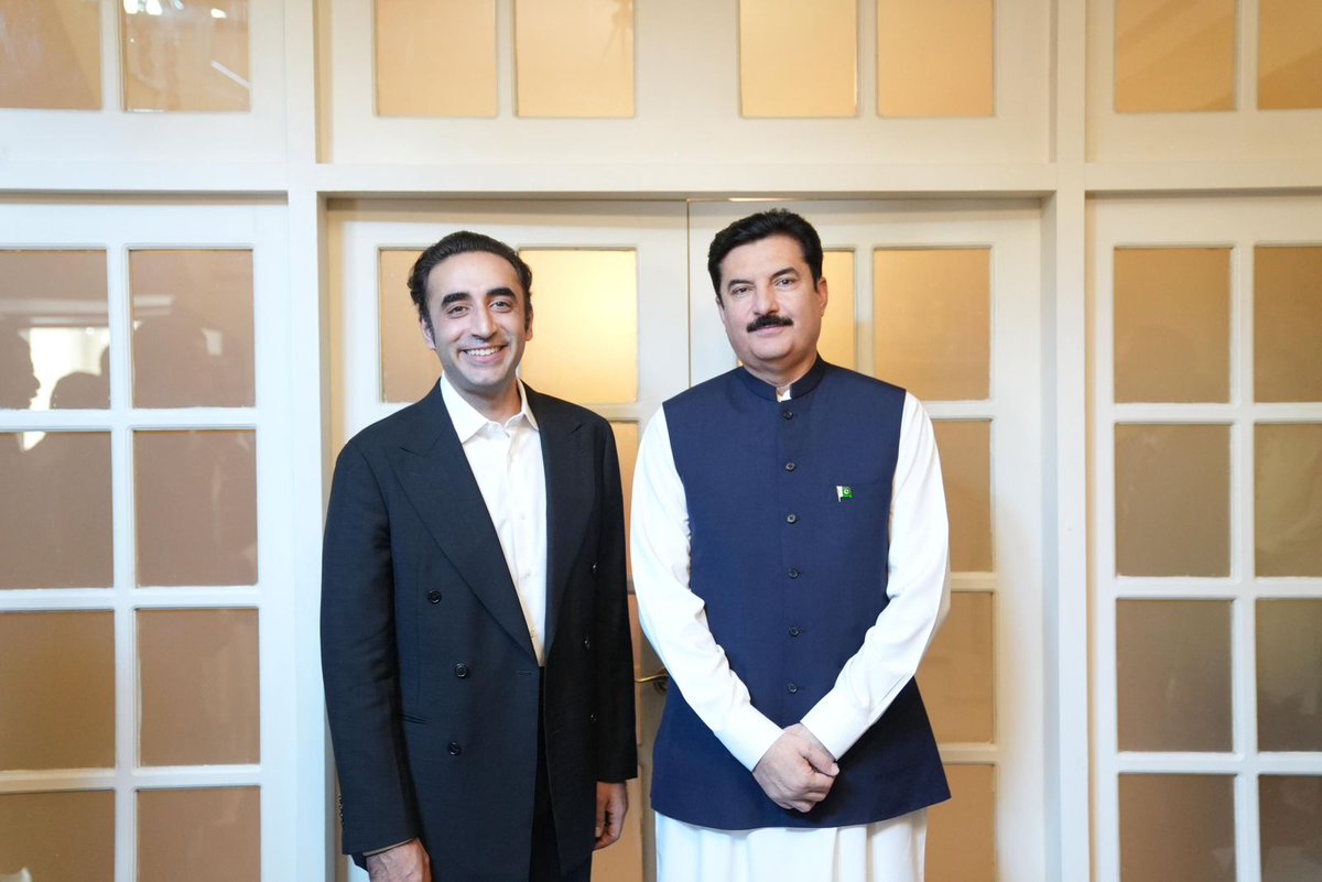 Behram khan (@behramkhansoho) on Twitter photo پاکستان پیپلزپارٹی کے چیئرمین بلاول بھٹو زرداری سے گورنر خیبرپختونخوا فیصل کریم کنڈی کی ملاقات
چیئرمین بلاول بھٹو زرداری اور گورنر فیصل کریم کنڈی کے درمیان ملاقات میں خیبرپختونخوا کی سیاسی صورتحال پر تبادلہ خیال
<a href="/BBhuttoZardari/">BilawalBhuttoZardari</a>
<a href="/fkkundi/">Faisal Karim Kundi</a> پاکستان پیپلزپارٹی کے چیئرمین بلاول بھٹو زرداری سے گورنر خیبرپختونخوا فیصل کریم کنڈی کی ملاقات
چیئرمین بلاول بھٹو زرداری اور گورنر فیصل کریم کنڈی کے درمیان ملاقات میں خیبرپختونخوا کی سیاسی صورتحال پر تبادلہ خیال
<a href="/BBhuttoZardari/">BilawalBhuttoZardari</a>
<a href="/fkkundi/">Faisal Karim Kundi</a>