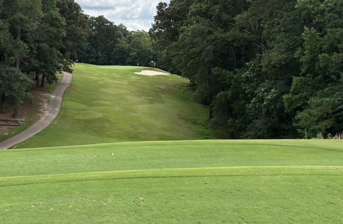 ✨ Flashback Friday ✨ Check out Hole #3 back in 1972! The trees have grown, the bunkers have shifted…but missing the green? Some things never change.💔⛳️
