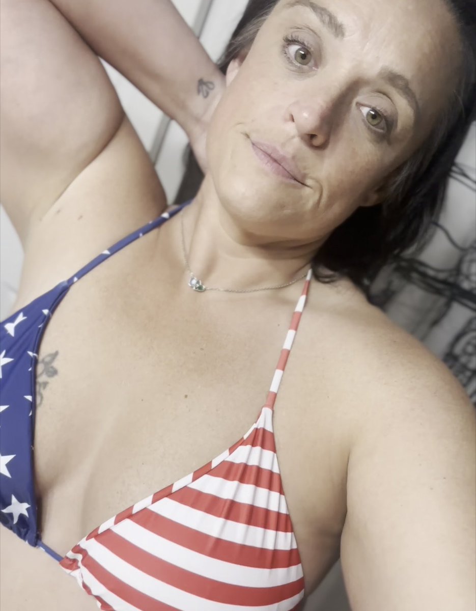 Happy 4th of July baby! Since our country is FREE I thought I should be too! 1 week free trial for ALL new and returning subs! 💥🇺🇸😈

Link in Comments 💋