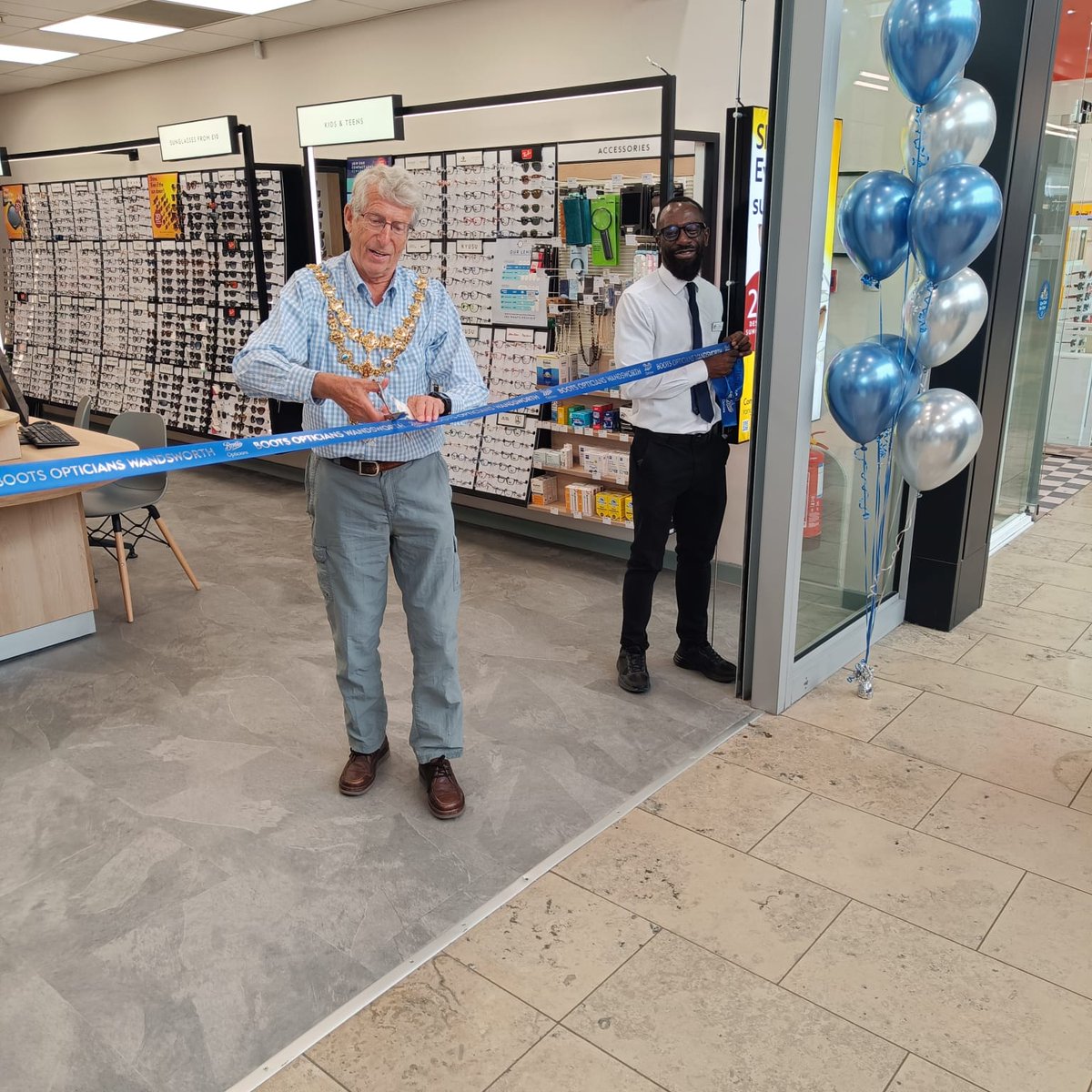 WandsworthMayor's tweet image. Delighted to open the newly refurbished Boots Opticians store in Southside, joining Boots World of Hearing store and the @BootsUK chemists in the Centre. Pleased to have my eyes tested (free on the NHS for over 60s), with excellent advice and service - before cutting the ribbon!