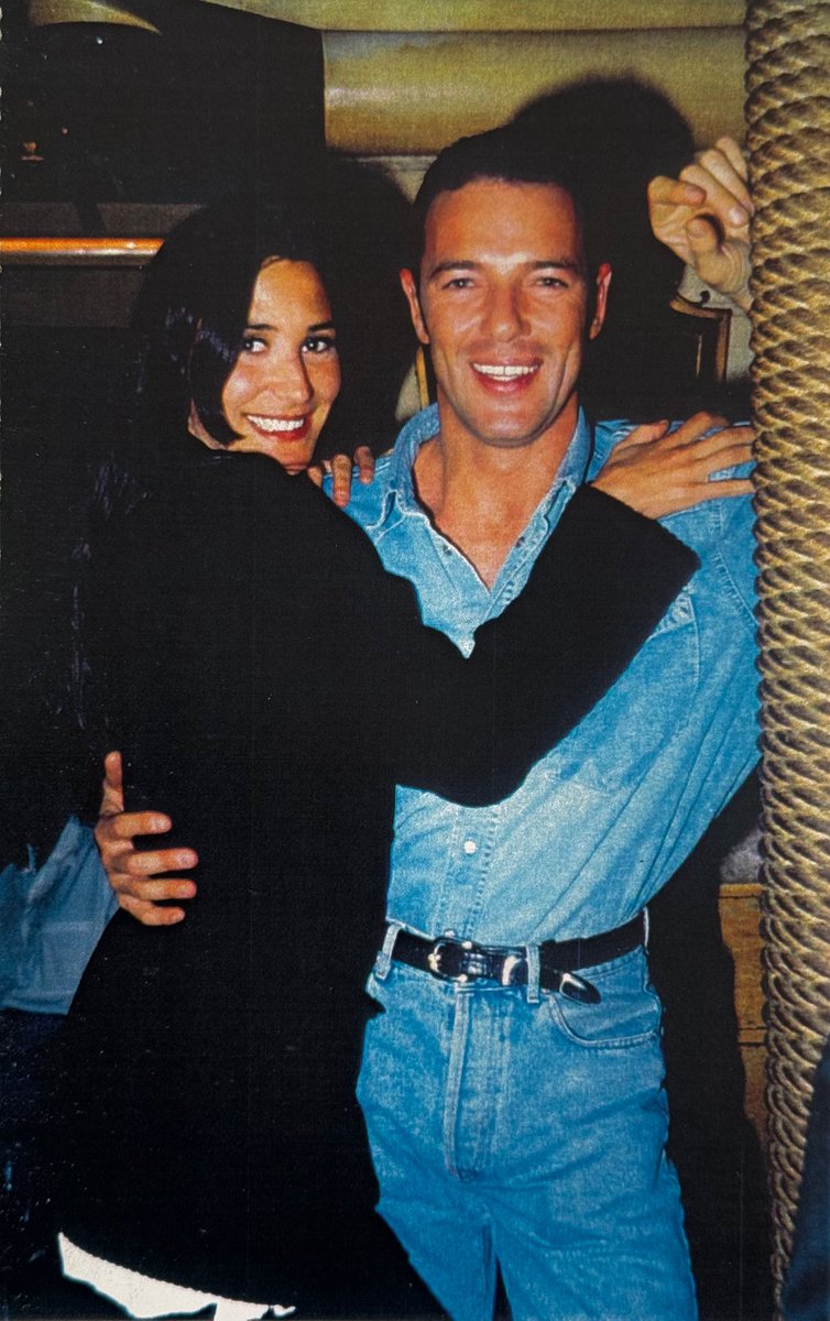 Zazie au Banana Café… Des nuits folles et inoubliables, une liberté totale, des visages qu’on n’oubliera jamais ✨

Et vous ! Quel est votre plus beau souvenir du Banana Café ?

#TonyGomez #Zazie #BananaCafé #NuitsFolles #Années90 #Souvenirs90s #ParisByNight #ClubLégendaire