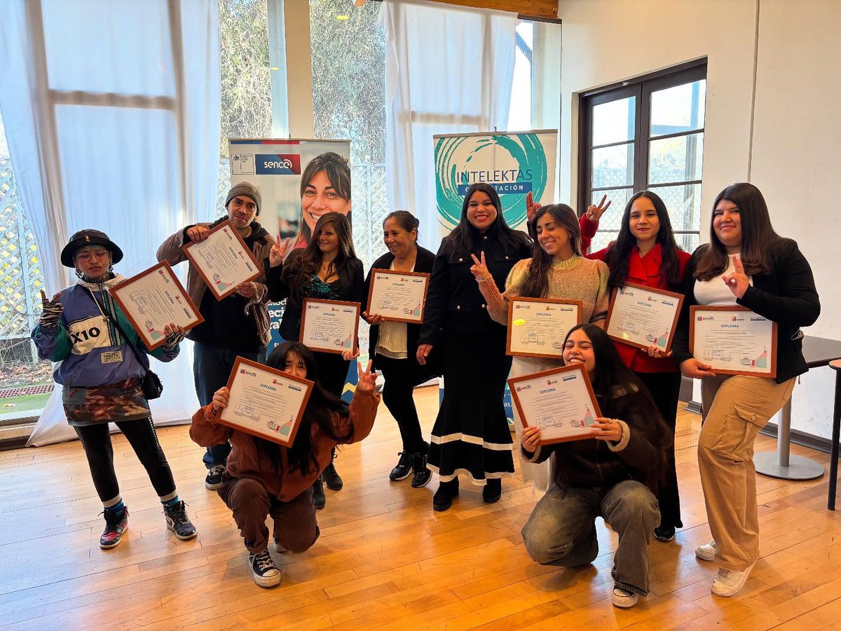 ¡Impulsando el crecimiento laboral en San Felipe!
18 vecinas y vecinos recibieron su certificación en el curso "Difusión de Información Turística", impartido por la OTEC Intelektas, financiado por SENCE y gestionado en conjunto por la OMIL y la Oficina de Turismo.