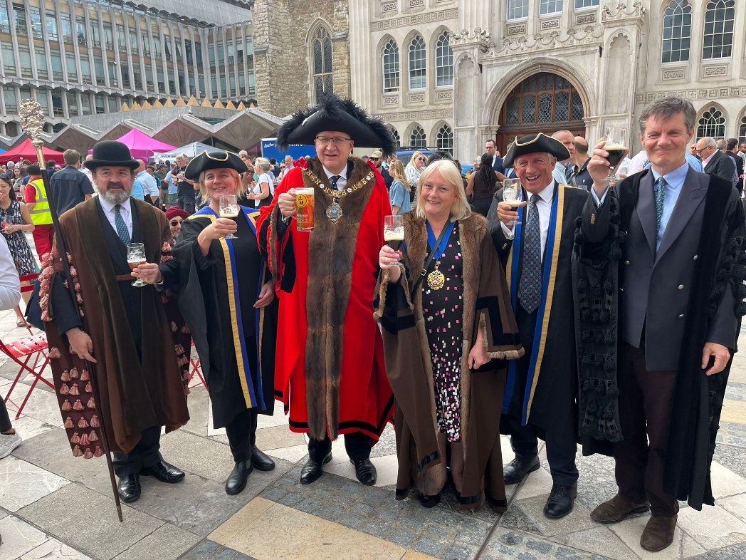 citylordmayor's tweet photo. A beer-illiant time was had by all at the 11th annual @CityBeerFest in aid of @LMAppeal in Guildhall Yard yesterday!

Delivered in partnership with the Worshipful Company of Brewers, the event featured several of the finest brewers from the UK and across Europe, as well as food stalls and live music. A fantastic demonstration of the City's charitable giving and hospitality offer!
