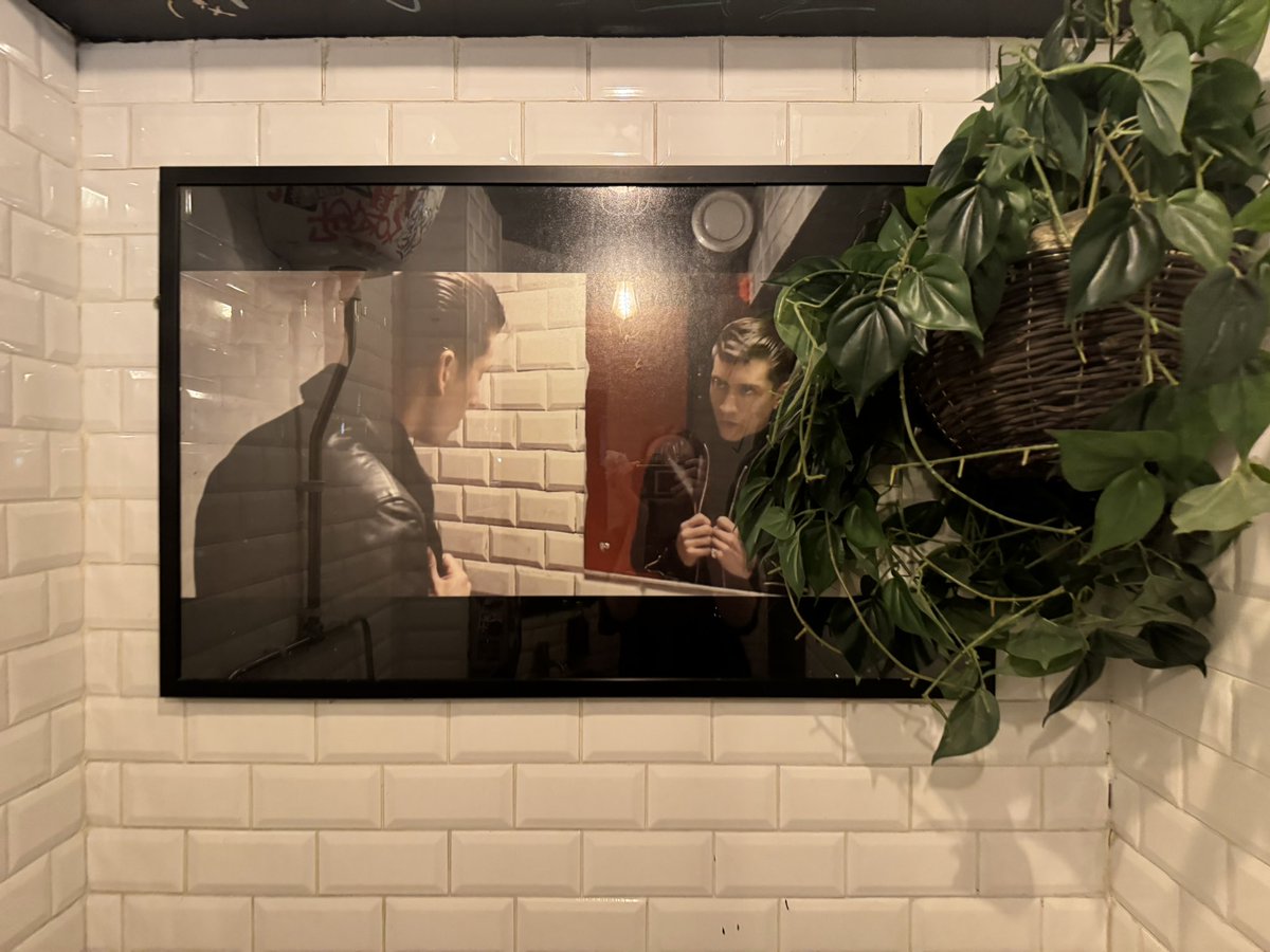 the mirror’s image tells me it’s home time or whatever alex turner said