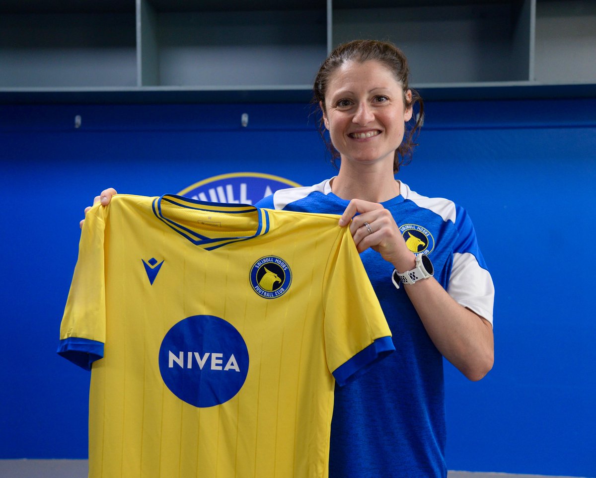 🚨NEW SIGNING 🚨

We are delighted to announce the signing of Gina Burton. Gina brings with her a wealth of experience, as the former Birmingham City and Welsh international becomes the first signing of the season. 

Welcome to Moors, Gina!
