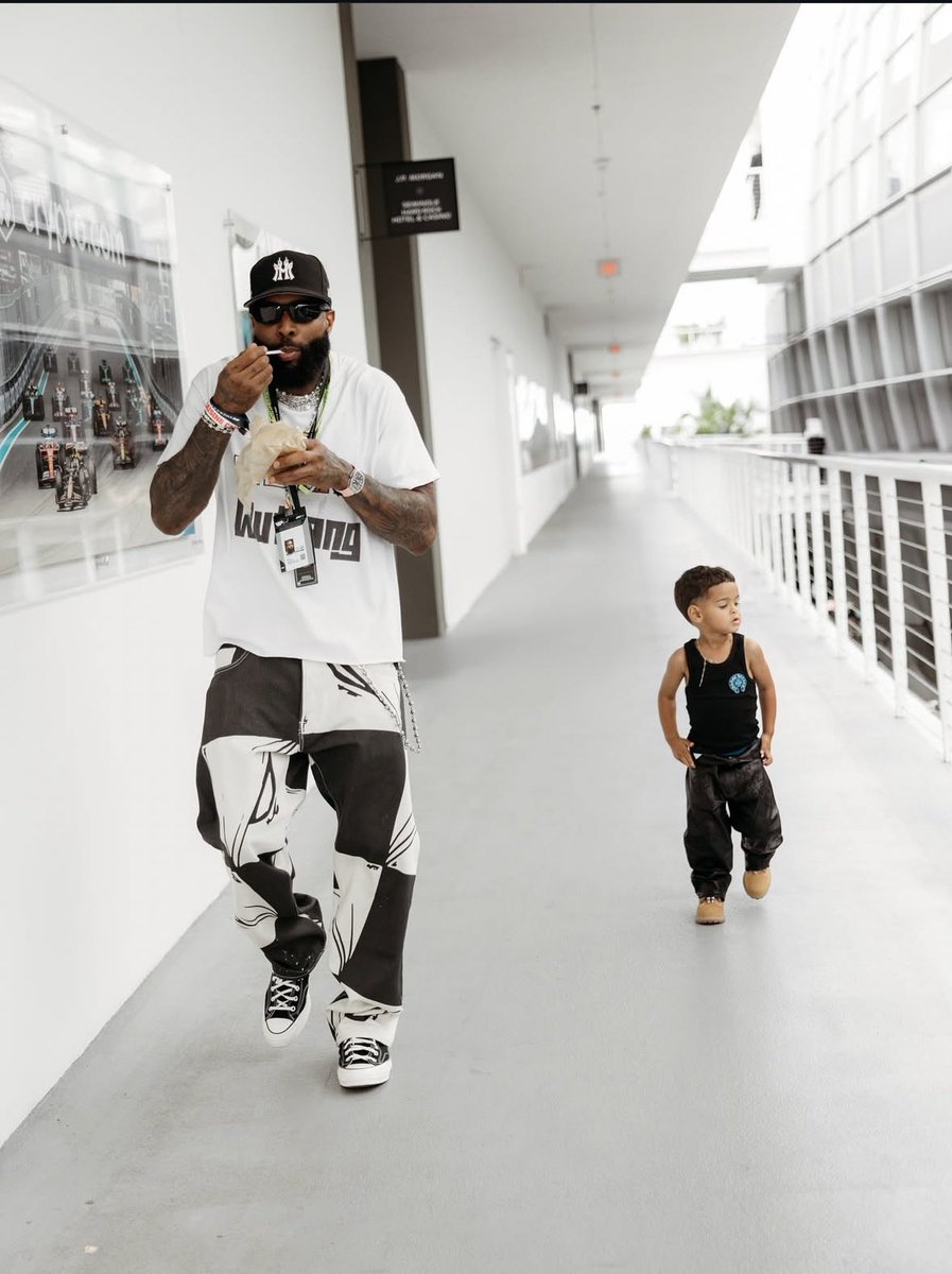 reallobj's tweet image. My best buddy cheer me up 😤