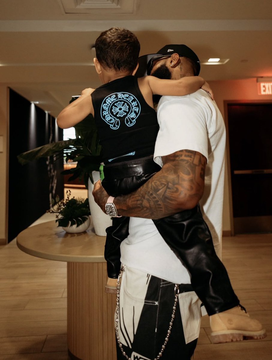 reallobj's tweet image. My best buddy cheer me up 😤