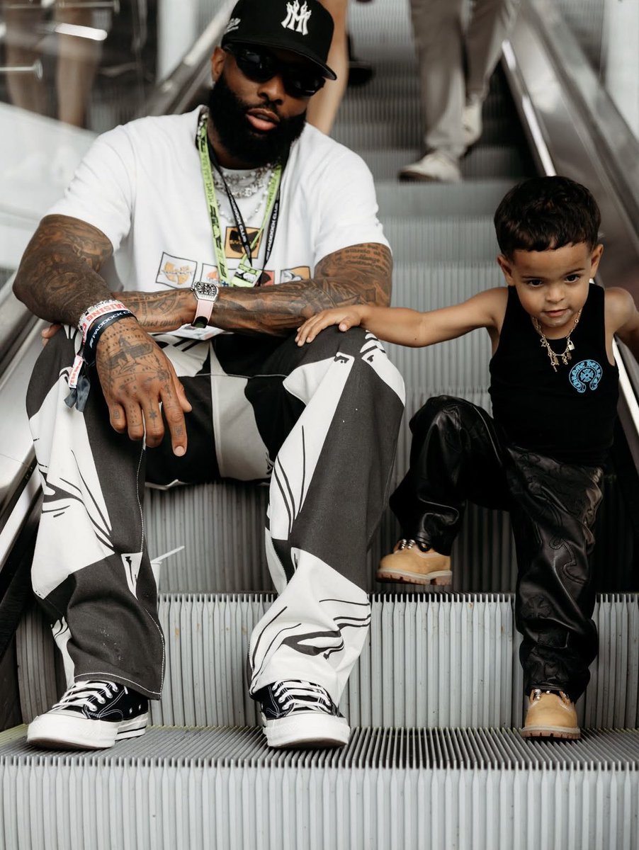 reallobj's tweet image. My best buddy cheer me up 😤