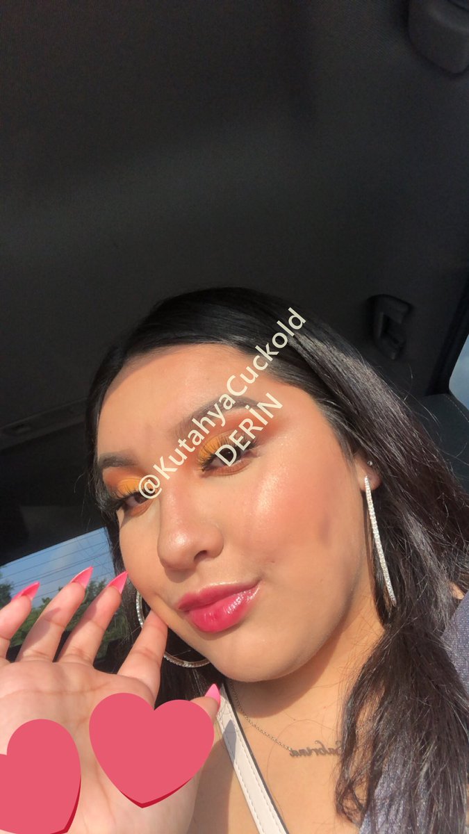 Futbolcu soyunma odasına girip bir sürü abaza genç erkeğe aynı anda kendimi sunmak gibi bir fantezim var mast yaparken hayalini kuruyorum