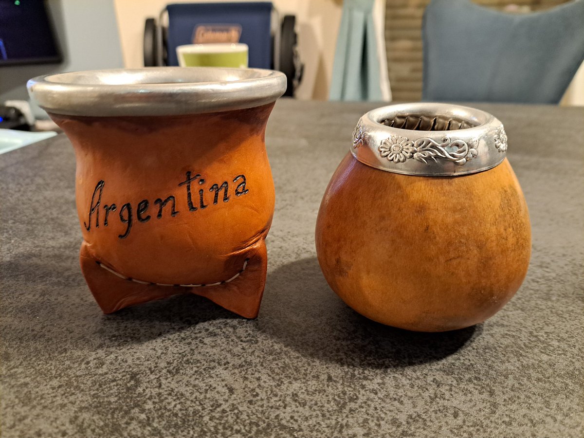 今整理してたらマテ壺2つともカビさせちゃった…。 留学時代の寮の