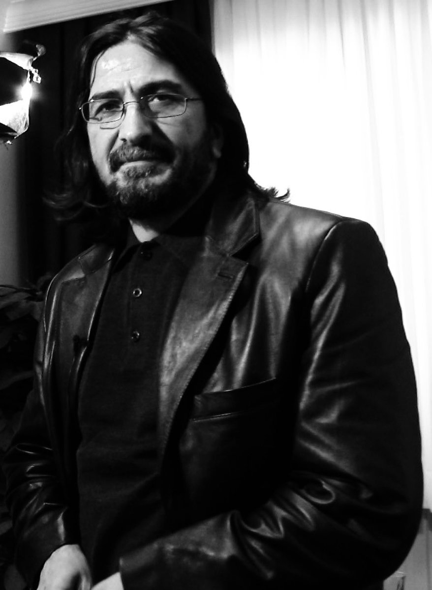 Oysa insanın duyguları koşuyorsa, insan da ardından gitmeli."
<a href="/nihadagenc/">Nihat Genç</a>