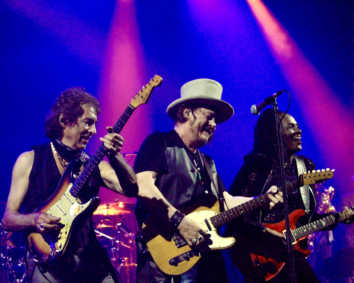 ZuccheroSugar's tweet image. Grazie Kufstein e Dornbirn per i due entusiasmanti sold out.
Qualche giorno di pausa e riprenderemo da Bremen in Germania.
Thank you Kufstein and Dornbirn for two fantastic sold out shows.
We're having a few days off before starting again in Bremen, Germany.
At salut!