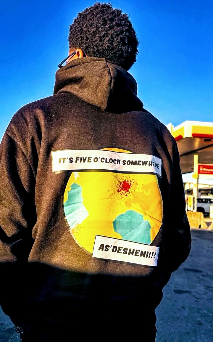 Beekay is Durban July bound and he’s not pulling up like a regular gent 🔥
He’s rolling deep with that Chiller’s Punch Energy — flavour on lock, vibe certified

Durban, brace yourselves. It’s giving fashion. energy. impact.💥

#Beekay
#BokangChephetsa
#DurbanJuly
#ChillersPunch