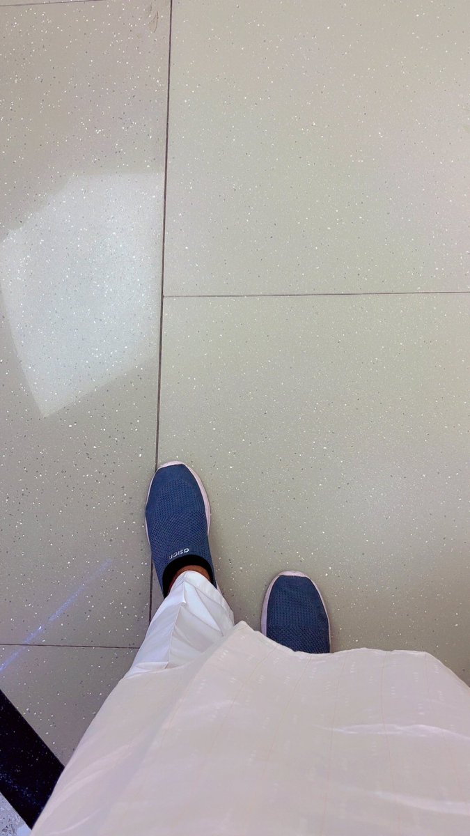 jabbarrasheedi's tweet image. Grace in white, calm in every step — walking with purpose, wrapped in tradition. 👣✨ #EleganceInEveryMove #CulturalVibes #StyleWithSoul