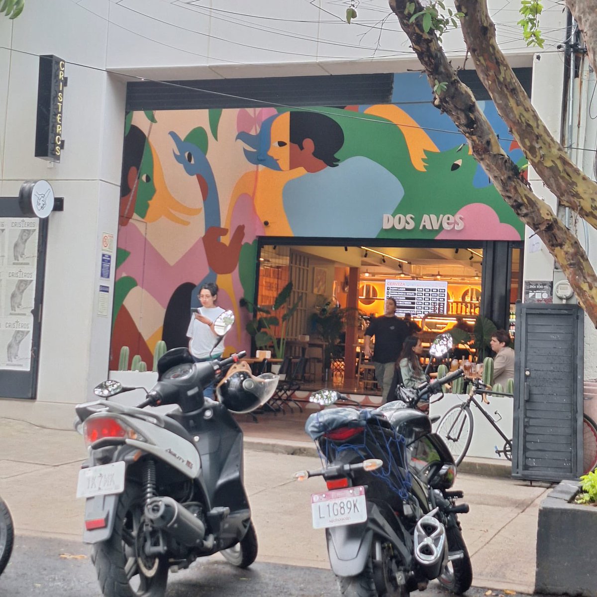 ResCZacatecas's tweet photo. Los vecinos de la calle Zacatecas y Guanajuato estamos consternados por la situación de Zacatecas 195. Llevamos años denunciando, se clausuró y vuelven a abrir. Solicitamos ayuda @AlessandraRdlv @Panchovilla1920 @RomaCondesa @RomaNorte3 @PAOTmx @inveacdmx https://t.co/C1TbAeJLzR