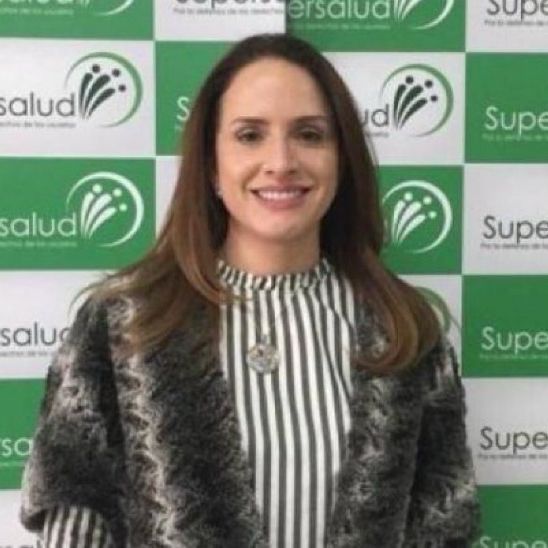 🚨 #URGENTE | ¡Otra más! Eva Katherine Carrascal, exfuncionaria de la Supersalud, fue condenada a 3 años y 2 meses de prisión domiciliaria por recibir $300 millones para favorecer a Asmet Salud EPS en 2017.

Ya es su segunda condena por aceptar millonarias dádivas.
¿Qué opinan?