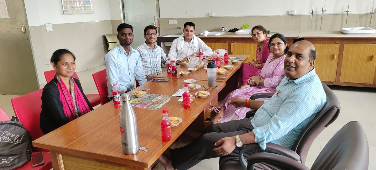 sankitbjp's tweet photo. आज  MA अंतिम वर्ष (राजनीति विज्ञान) के विद्यार्थियों और शिक्षकों ने फेयरवेल पार्टी का आयोजन किया। 
शिक्षकों ने विद्यार्थियों को शुभकामनाएँ दी🙏

आप सभी शिक्षकों का आशीर्वाद व बहुत-बहुत धन्यवाद।
https://t.co/32MPNSFGXq
सभी मित्र फॉलो करें https://t.co/qchEYlUTUk