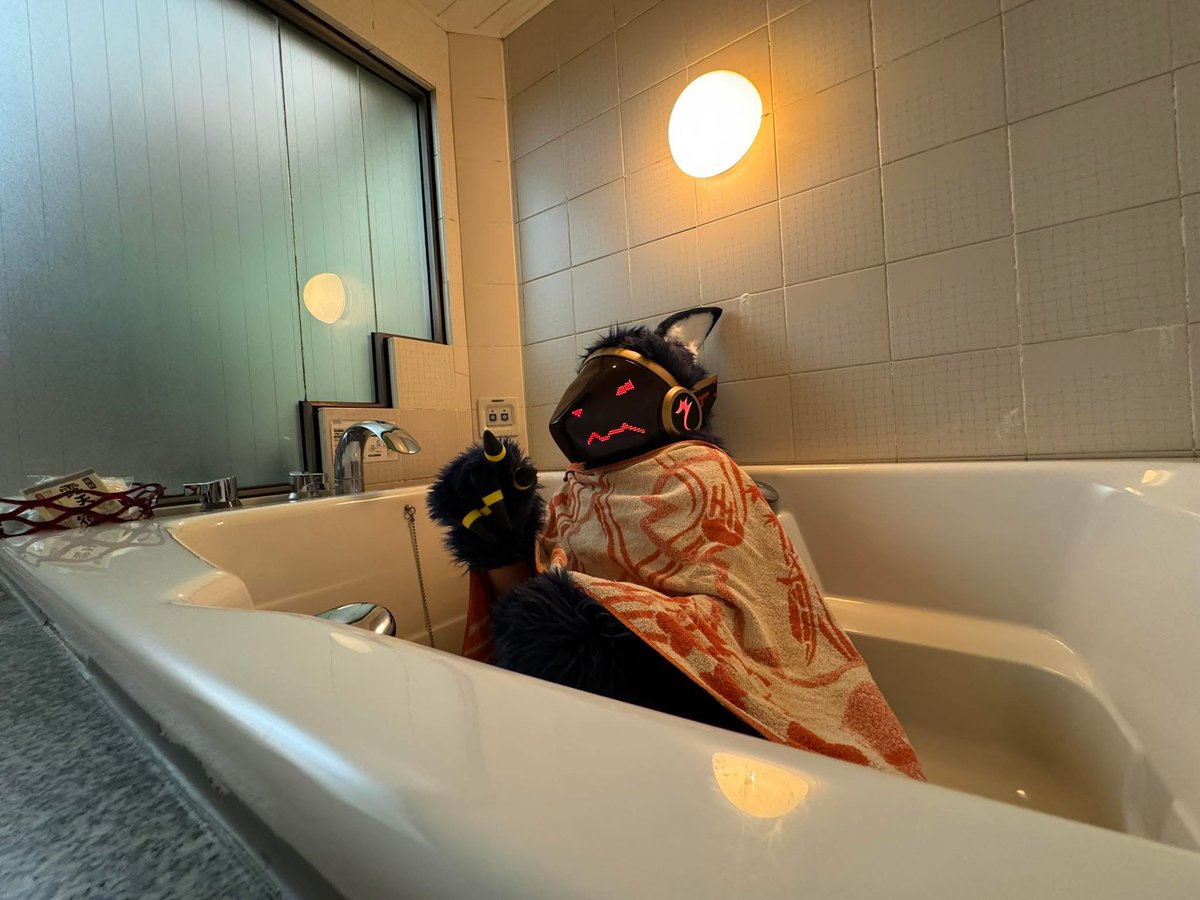 Rukatheknight's tweet image. Hey ! Go away and remember to close the door.
ちょと!出て行け!それと、扉を閉じてください
📷:皮克洛
#protogen #FursuitEveryday
