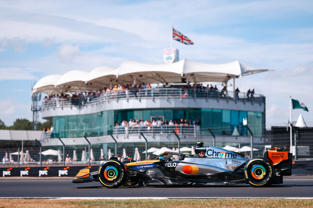 Lando Norris fastest in #BritishGP FP2 ahead of Ferrari pair of Charles Leclerc and Lewis Hamilton.

Sainz had a spin due to gust of wind:

formularapida.net/en/british-gp-… #F1 | <a href="/MsportXtra/">#MsportXtra ©</a>