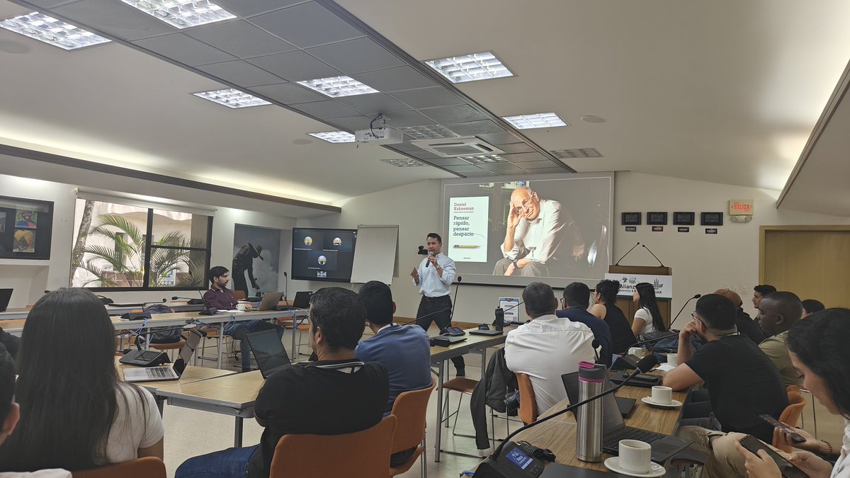 htobon's tweet photo. Cómo gestionamos nuestros sesgis en la toma de decisiones desde el punto de vista del autovonovimiento y nuestra empatía con el cliente. https://t.co/B0lPDUNehu