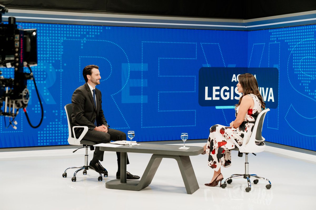 NielsOlsen's tweet photo. ✔️7 leyes en 7 semanas
✔️Agenda parlamentaria construida con todas las fuerzas políticas
✔️Una @AsambleaEcuador que recupera la credibilidad del 50% de los ecuatorianos. 

Gracias @lizvalarezoTA por esta agradable entrevista.

🎥 https://t.co/egqTieVyuX https://t.co/xeXiVvM6so
