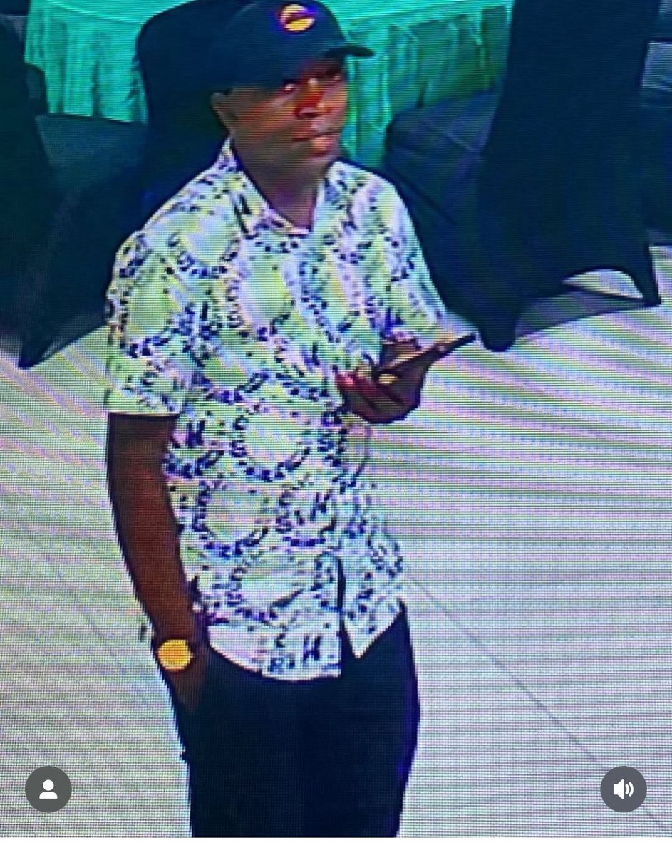 Mwizi aliyeiba vifaa vya timu ya media siku ya paredi pale Yanga ni huyu hapa. Tafadhali sambaza ujumbe huu kama kuna wanao mfahamu watupatie taarifa au wa ripoti kituo cha Polisi. 

RT. 📌